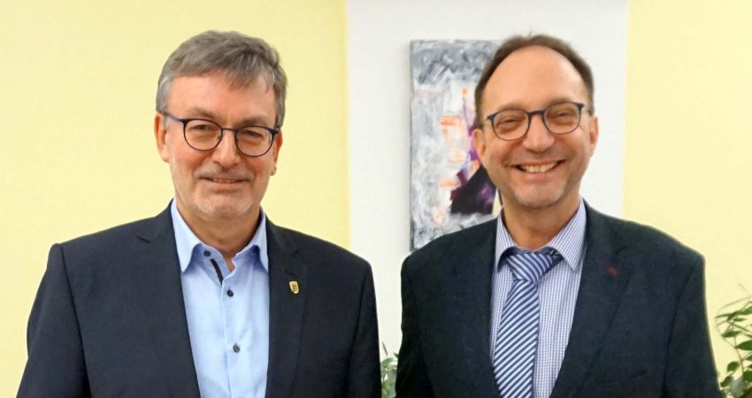 Bürgermeister Helmut Pautler und Hans-Peter Behrens treffen sich zum Abstimmungsgespräch